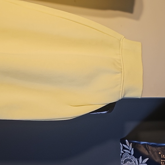 Universal thread sweatpant - Picture 2 of 4